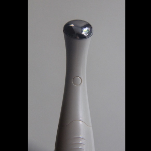 FACE & EYE MASSAGER - Picture 2 of 4